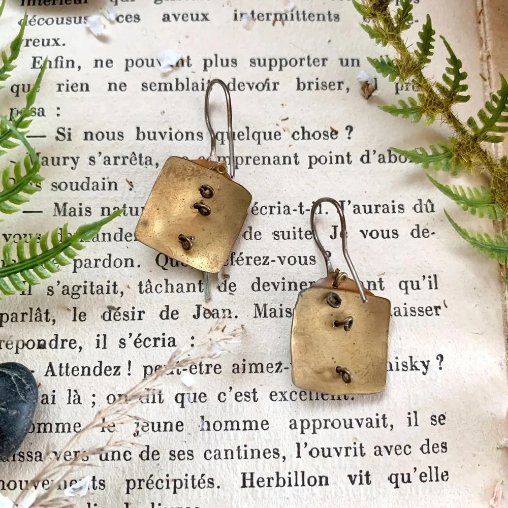 70's HANDMADE MIXED MEDIA CUBIST BRASS & COPPER DANGLE EARRINGS - Picture 4 of 10